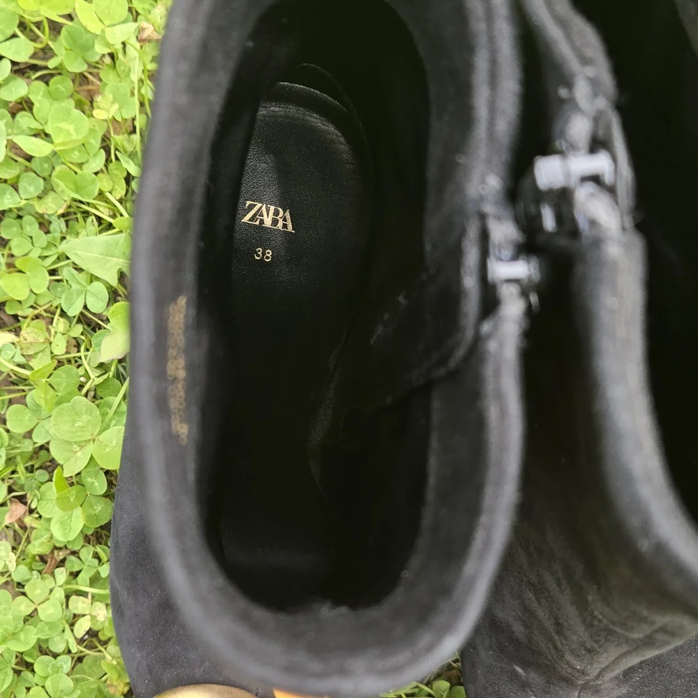 Zara Black Heeled Boots with Gold Detail - Picture 3 of 5
